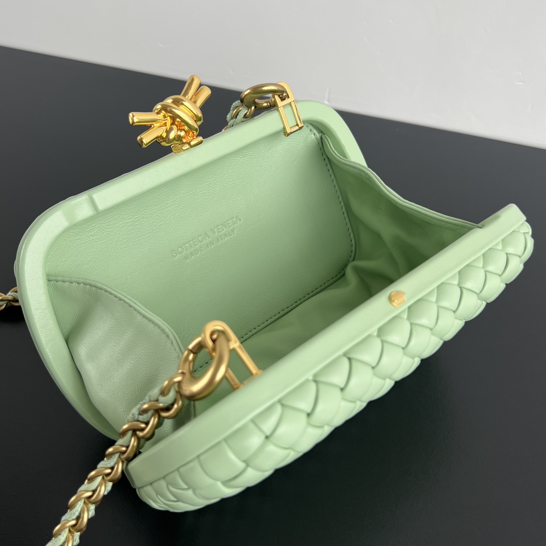 Knot Padded Intreccio Leather Clutch With Chain Green Oasis